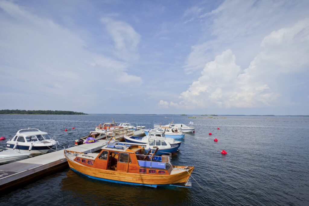 Boats parked in Kuuskajaskari's harbour