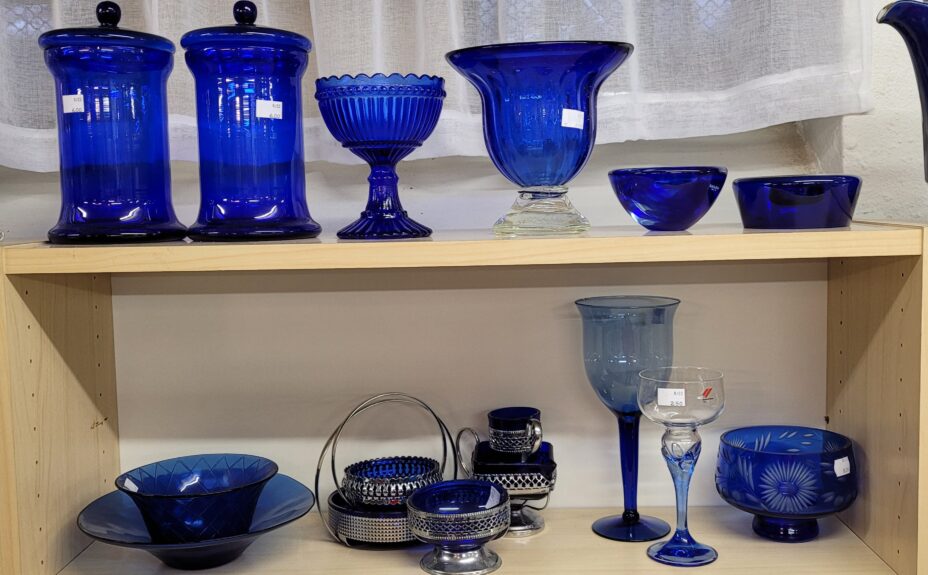 Blue dishes on sale in a second hand store.