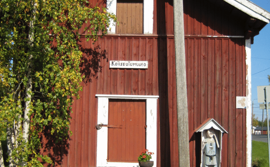 Kodisjoki Homeland Museum Makasiini from the outside.