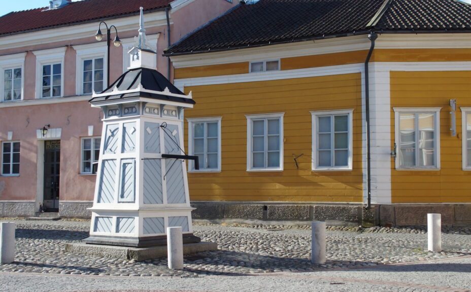 Rauma Art Museum and a well in Hauenguano.