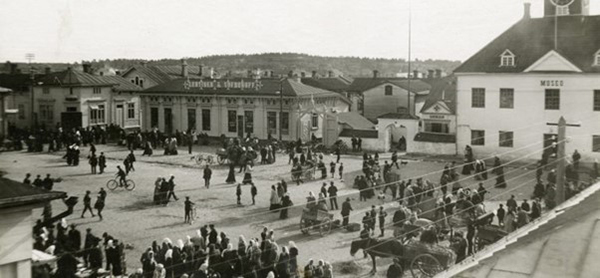 Market life in Old Rauma.