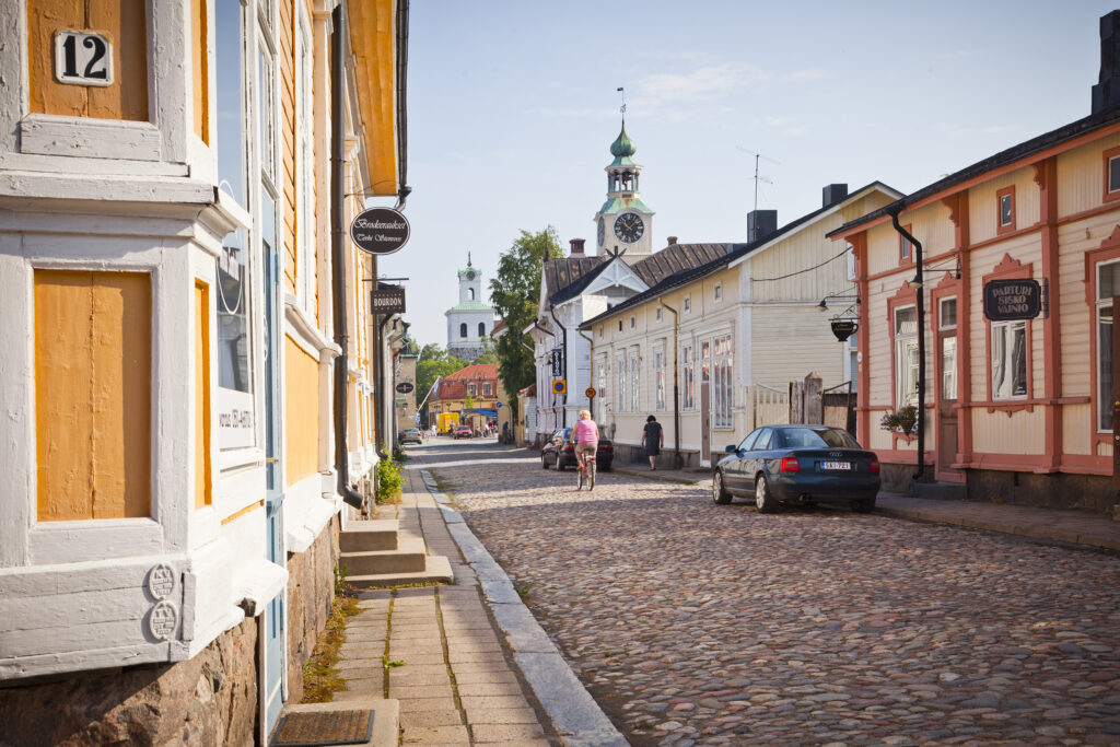 Vanhaa Raumaa kuvattuna Isoraastuvankadulla kesällä.