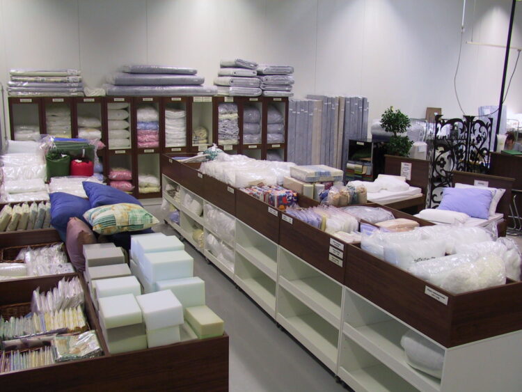 Factory outlet of Vormu. Bedding items in the selves.