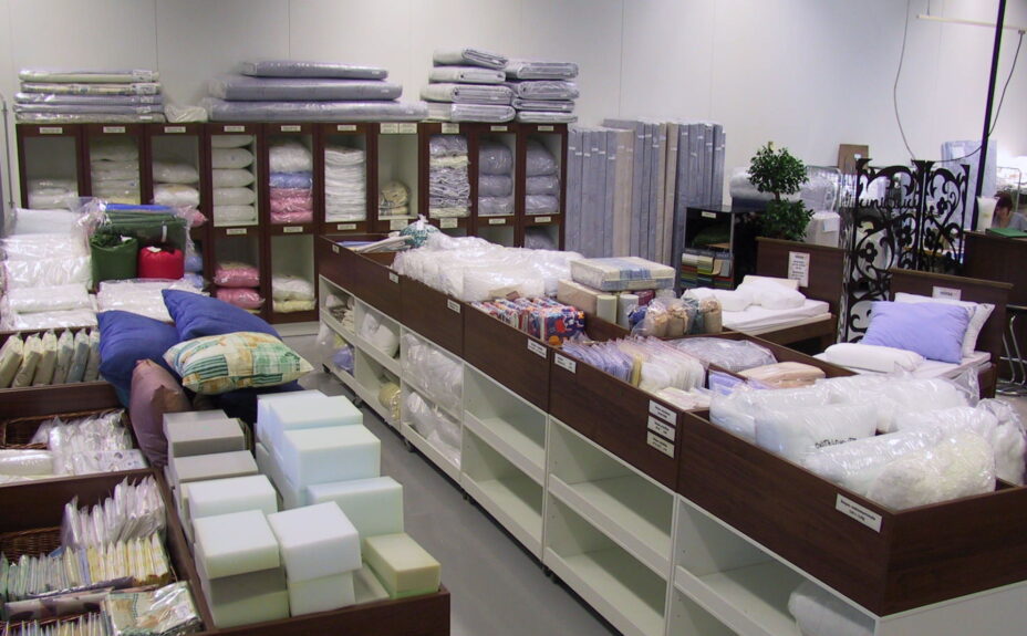 Factory outlet of Vormu. Bedding items in the selves.