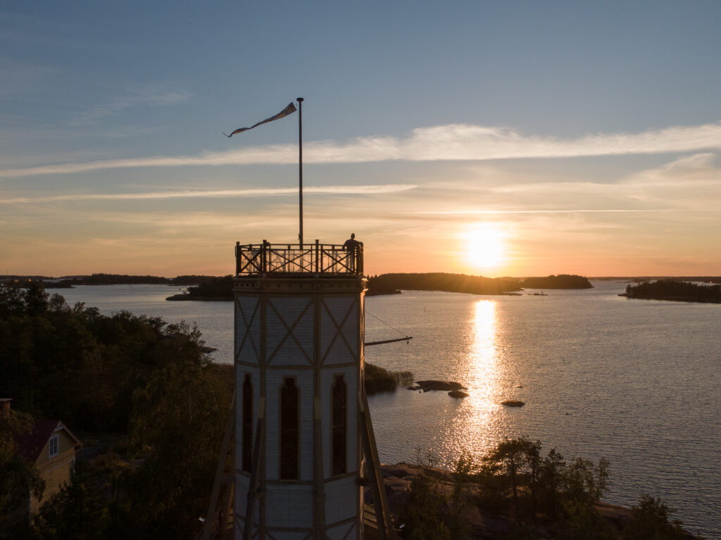 Kiikartorni auringonlaskussa.