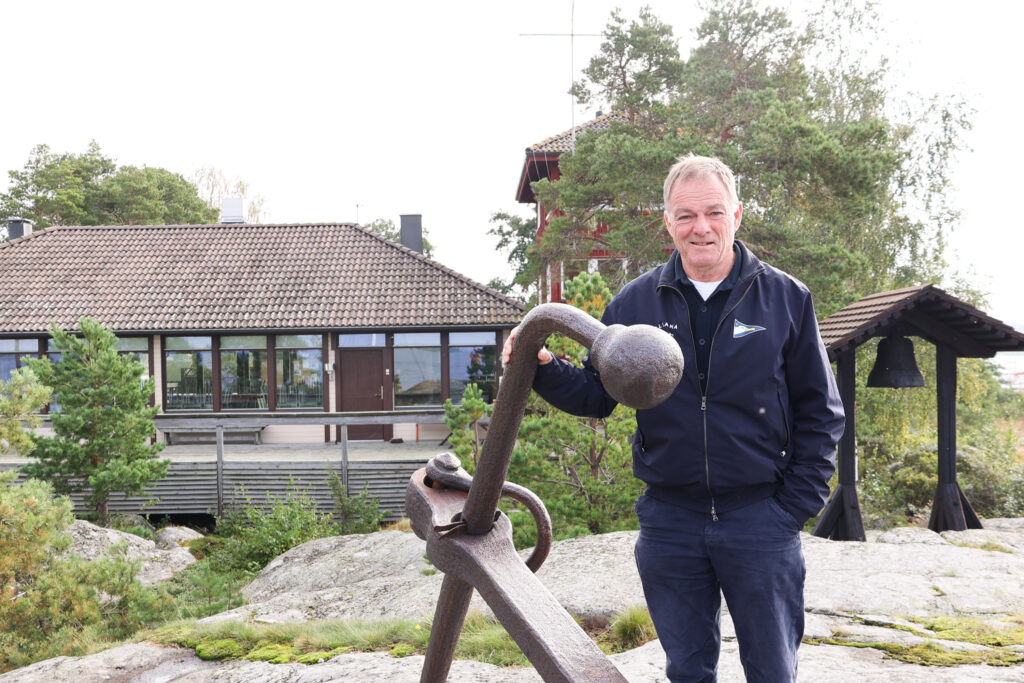 Tapio Lehtinen Rauman Purjehdusseuran paviljongilla Kuuskarissa.