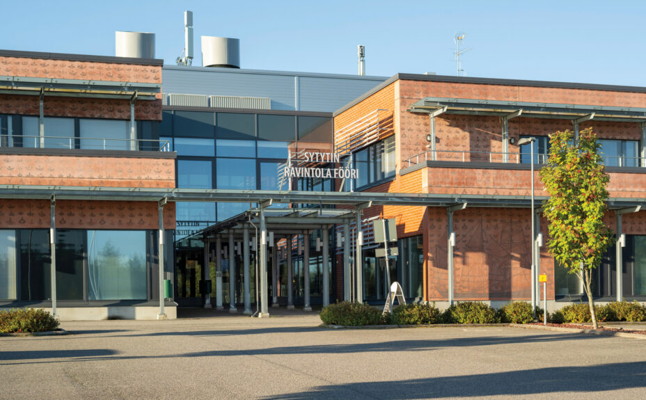 Technology center Sytytin's and restaurant Fööri's main entrance.